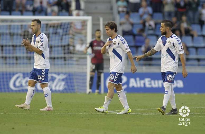 Ímagen de despedida de Raul Camara en el partido de la jornada 42 de segunda 2018/19 entre Tenerife y Zaragoza