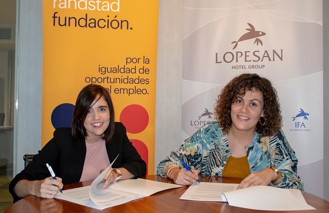 Randstad-fund-Lopesan Patricia Muñoz, directora de proyectos de Fundación Randstad en Canarias, y Paula Cantero, directora de RRHH del Grupo Lopesan