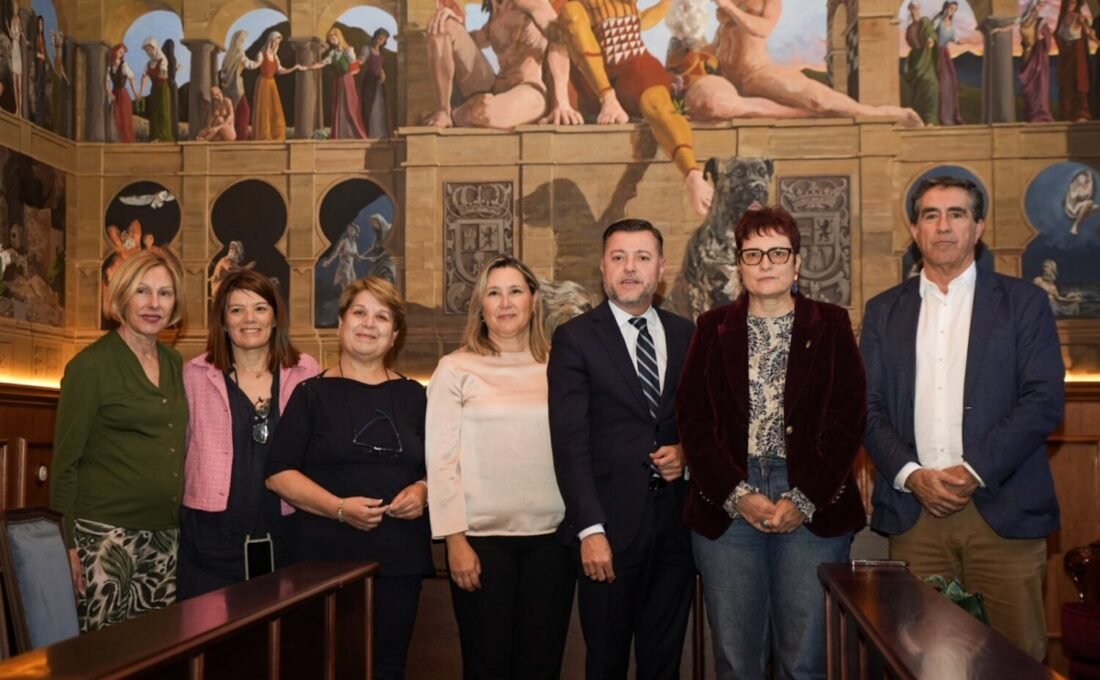 Representantes institucionales durante la presentación de un servicio de valoración de la discapacidad en Gáldar