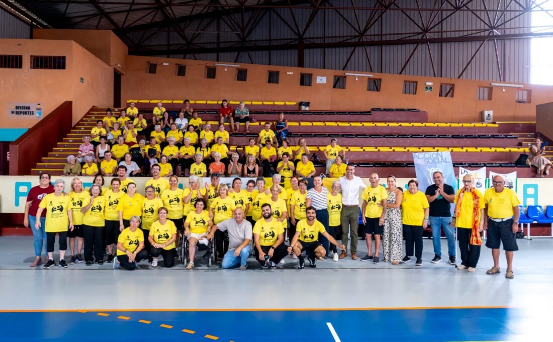 Personas mayores participan en la Carrera de Letras de Neuromajo en Fuerteventura