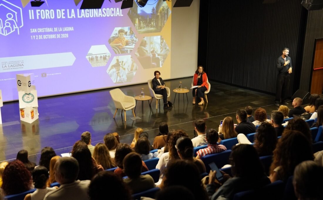 Participantes en la inauguración del II Foro LaLagunaSocial sobre dependencia en La Laguna