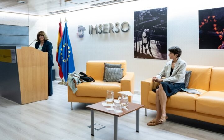 Representantes del Imserso durante una presentación institucional